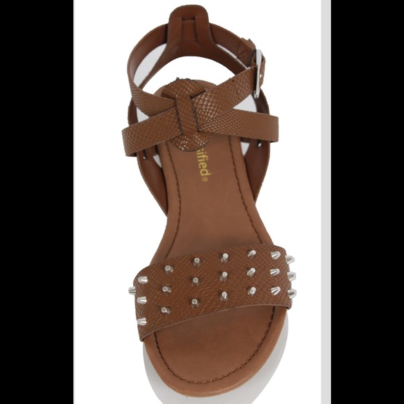 Light brown studded strappy flat sandal - Picture 3 of 4